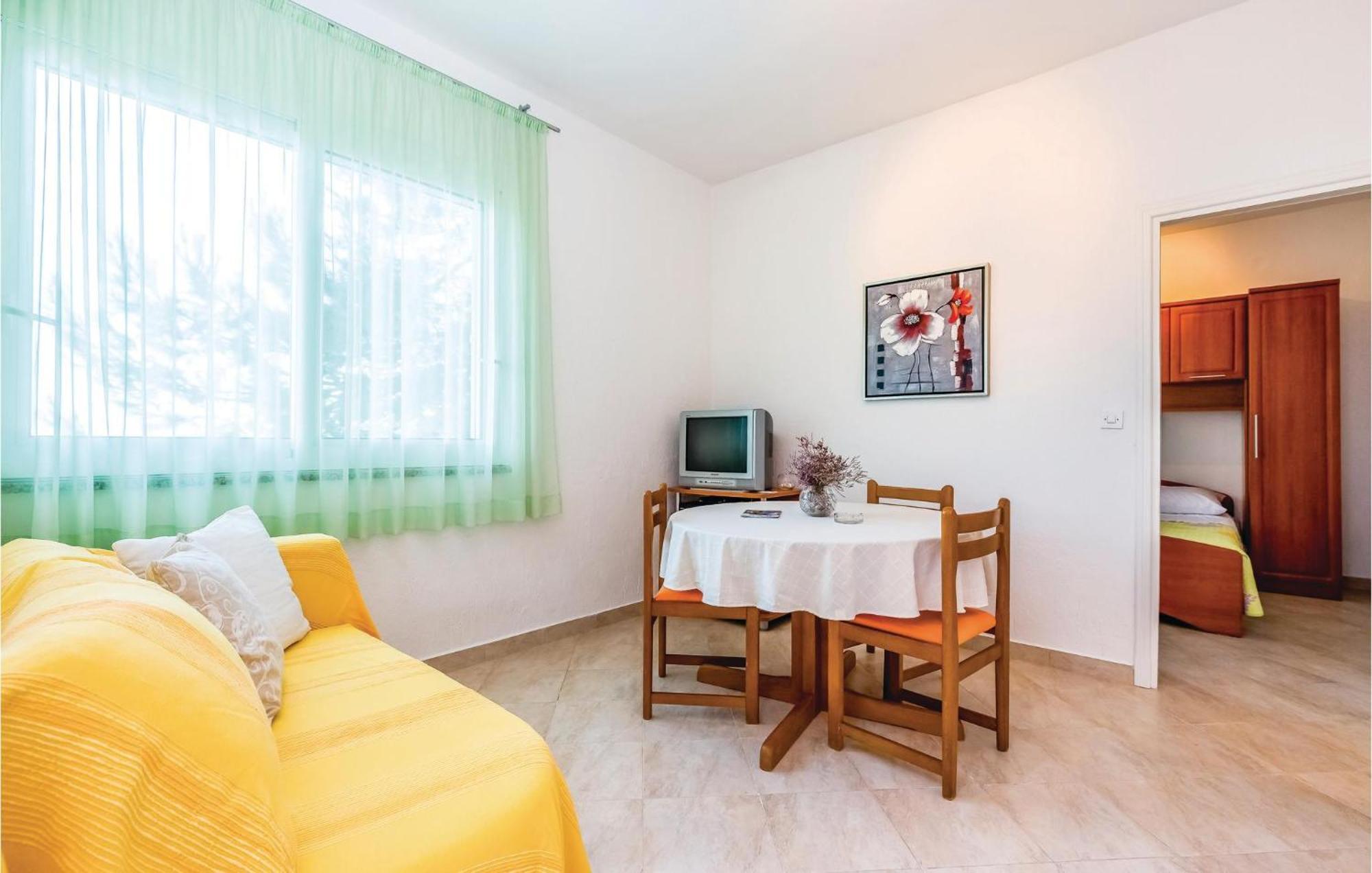 1 Bedroom Awesome Apartment In Supetarska Draga Exterior photo