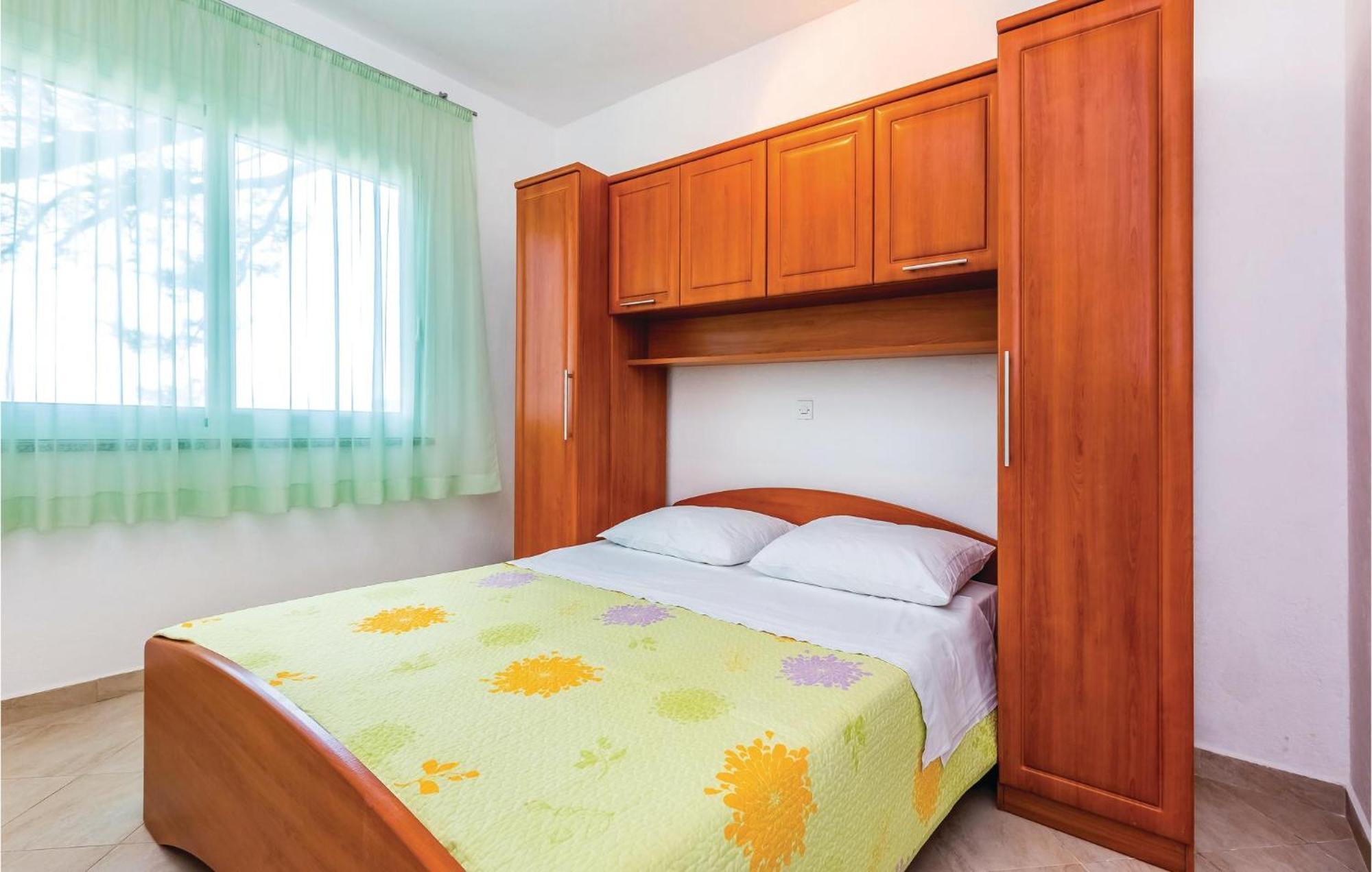 1 Bedroom Awesome Apartment In Supetarska Draga Exterior photo