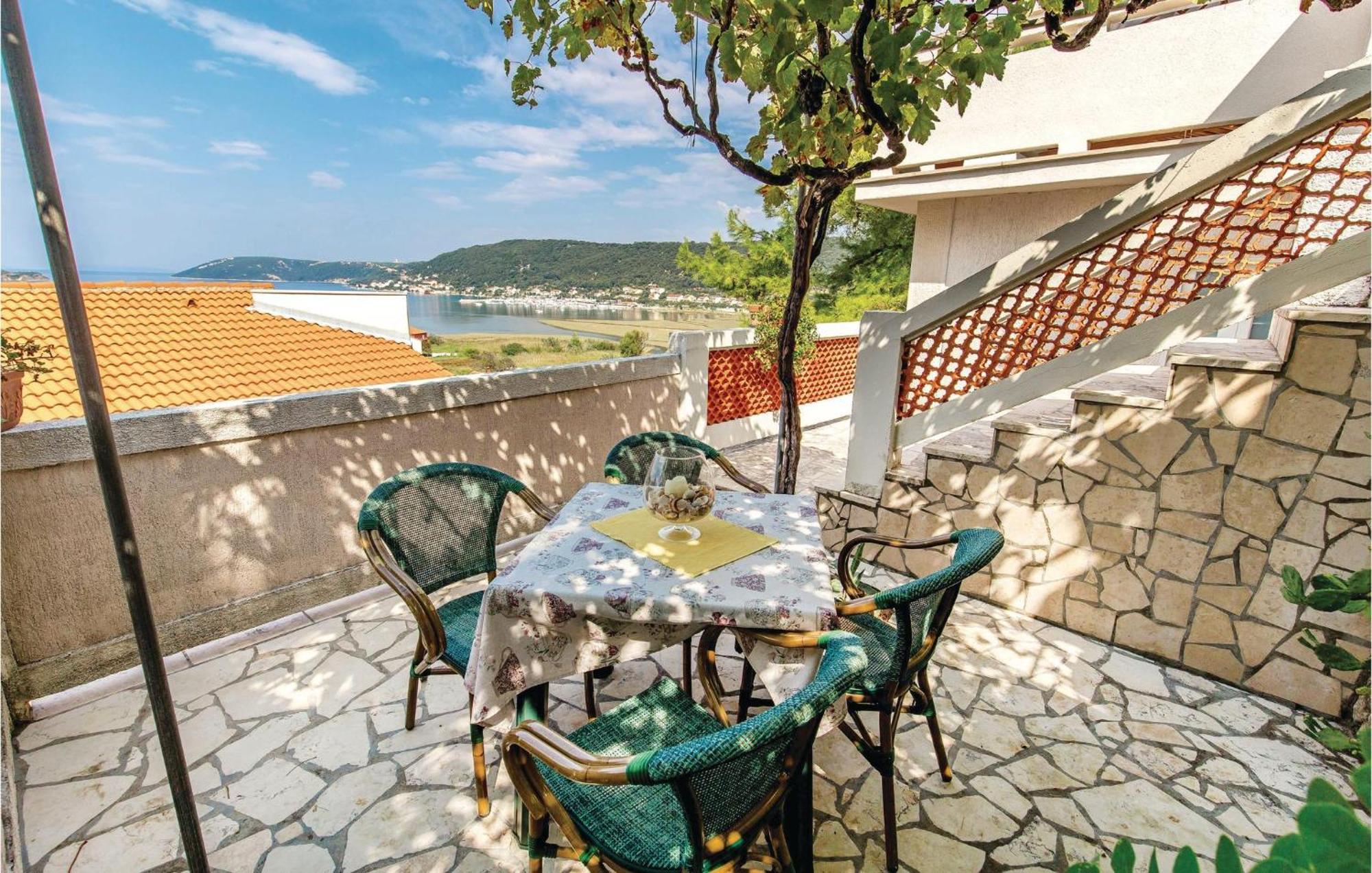 1 Bedroom Awesome Apartment In Supetarska Draga Exterior photo