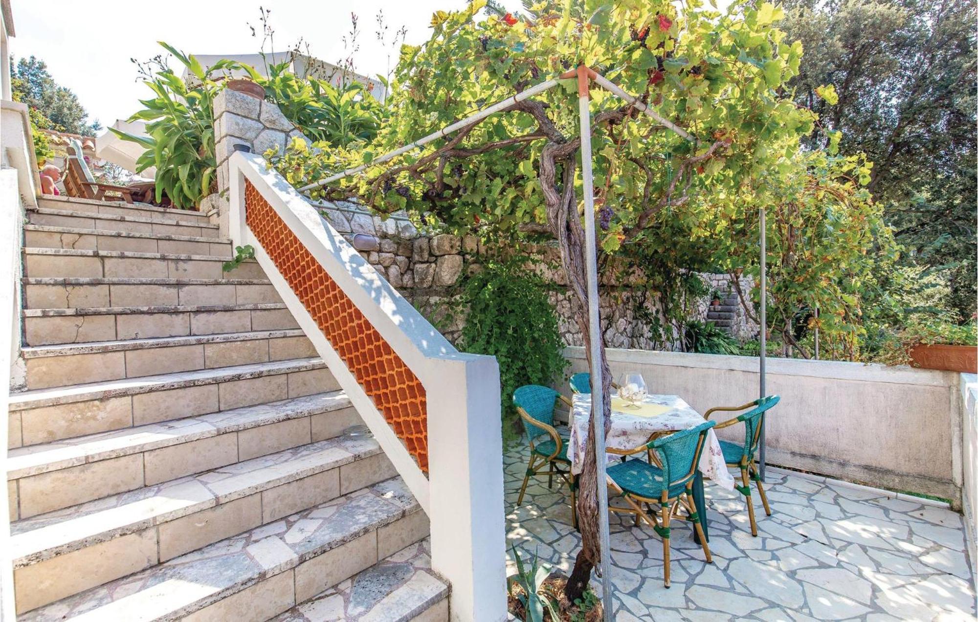 1 Bedroom Awesome Apartment In Supetarska Draga Exterior photo