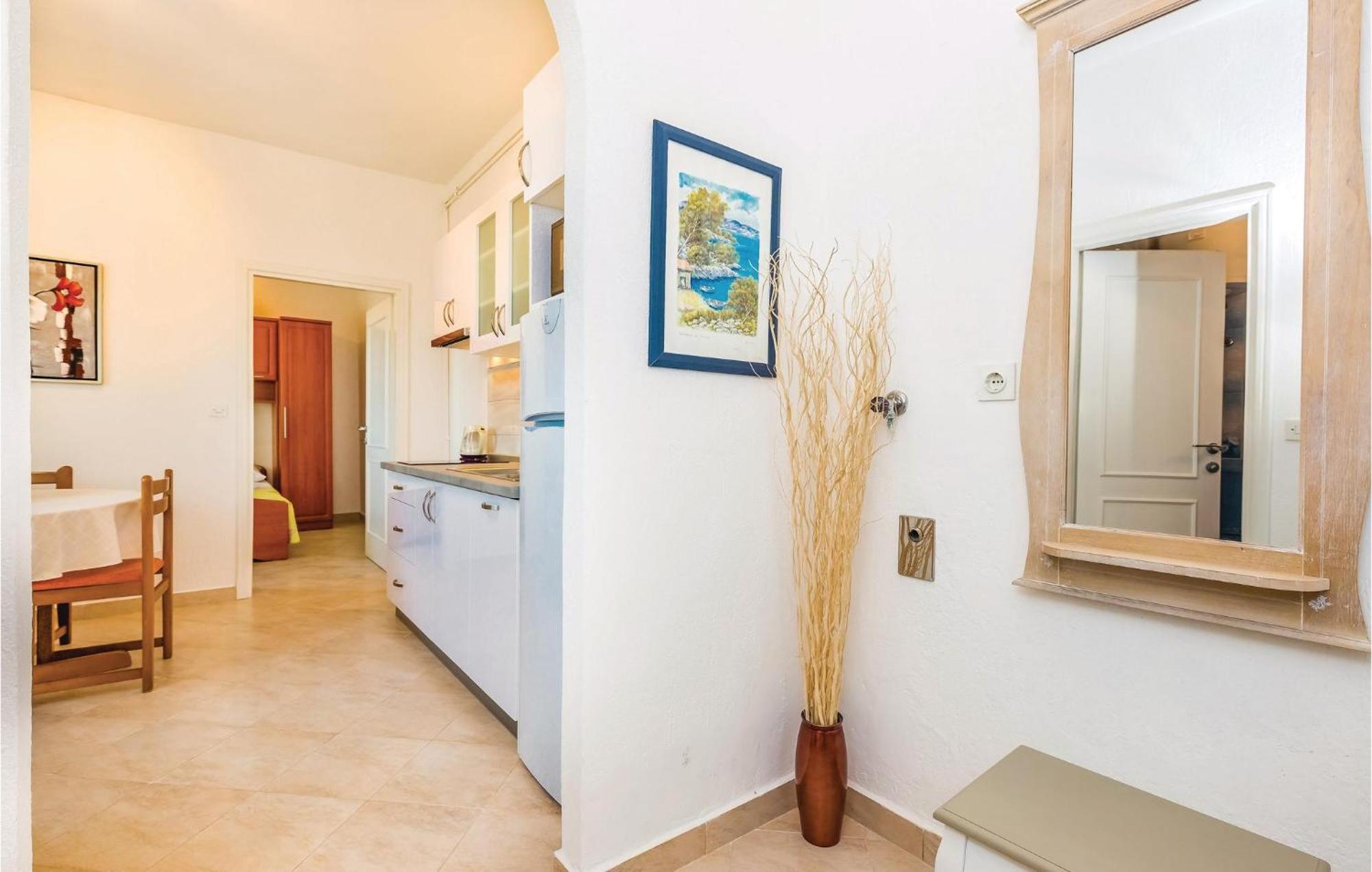 1 Bedroom Awesome Apartment In Supetarska Draga Exterior photo