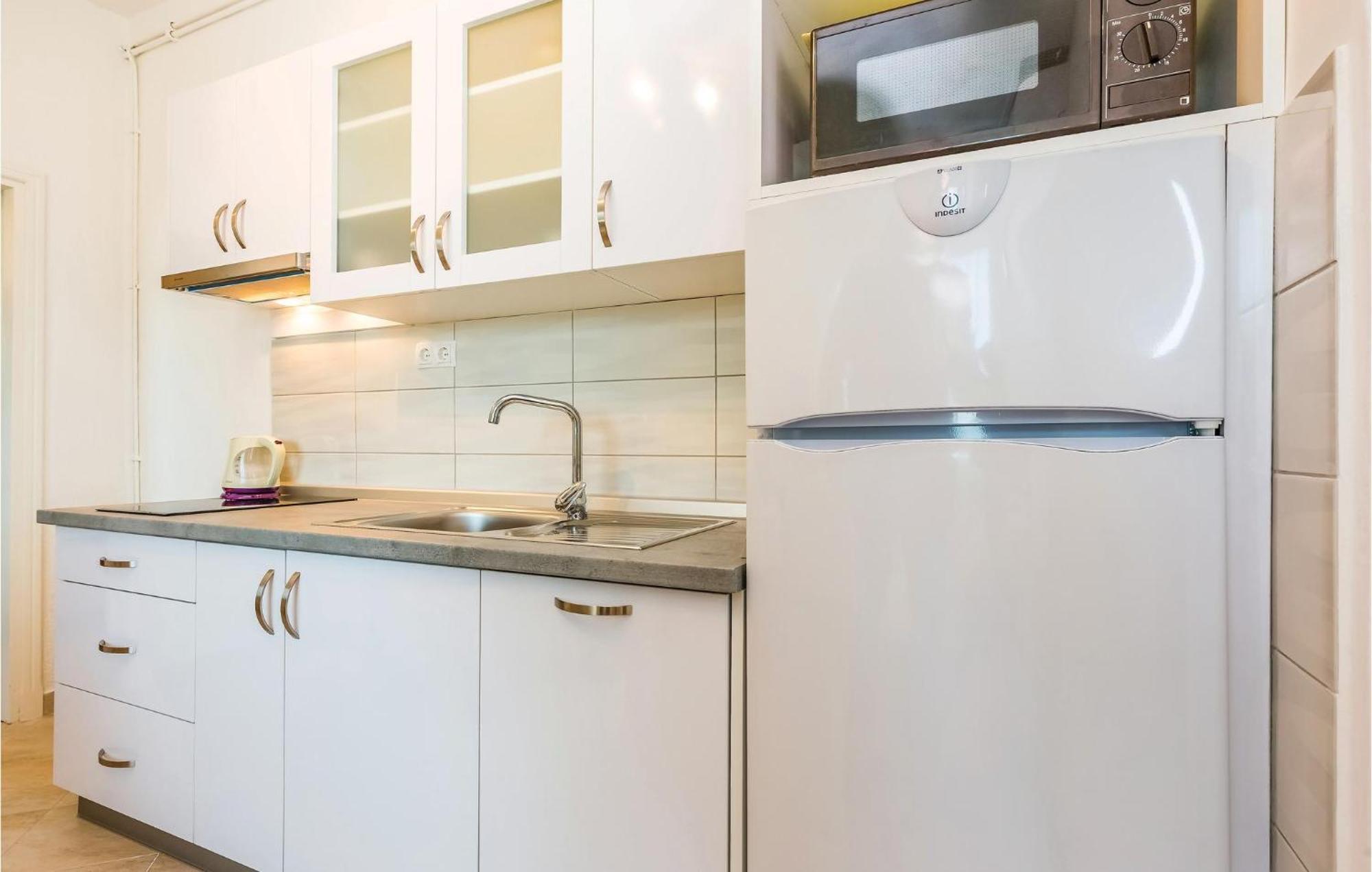 1 Bedroom Awesome Apartment In Supetarska Draga Exterior photo